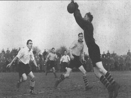 Shirebrook Town F.c. Vs Boston United Lost 5-2 But a save here by Roy Hunt